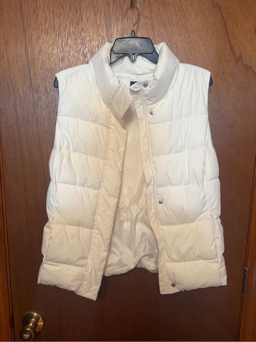 Women's GAP White Puffer Vest - Lightweight Quilted Layer